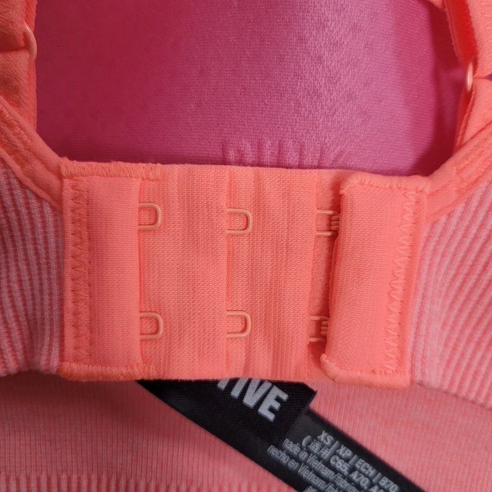Victoria's Secret Pink Active Seamless Medium Impact Sports Bra NWOT Size XS